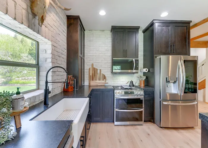 Сasa de vacaciones Salt River Access: Mtn-view Star Valley Cabin!
